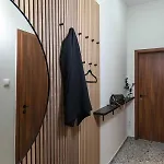 Modern French Balkony شقة بودابست