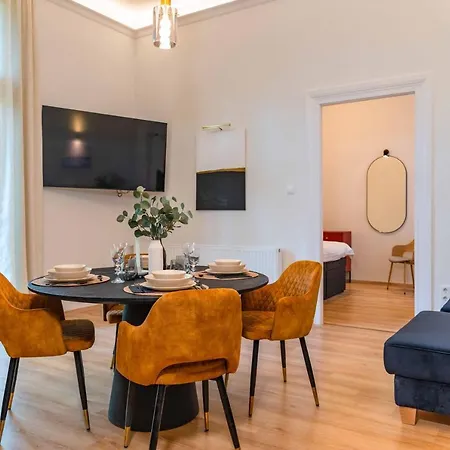 Modern French Balkony ブダペスト