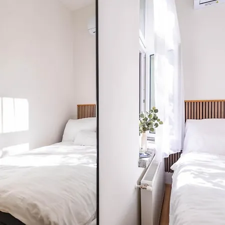 アパート Modern French Balkony *