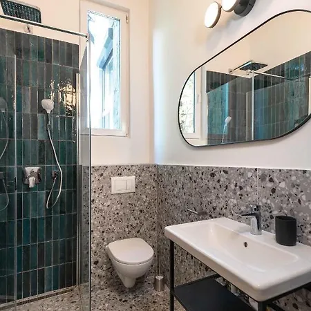 Modern French Balkony * ブダペスト