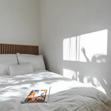 Modern French Balkony Apartmán *
